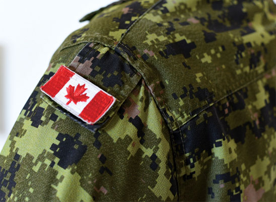 A closeup of the shoulder of a Canadian Armed Forces uniform with a Canadian flag patch.